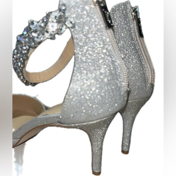 Badgley Mischka Jewel Raleigh Silver Glitter Rhinestone Pointed-Toe Pumps 10 - Picture 10 of 12